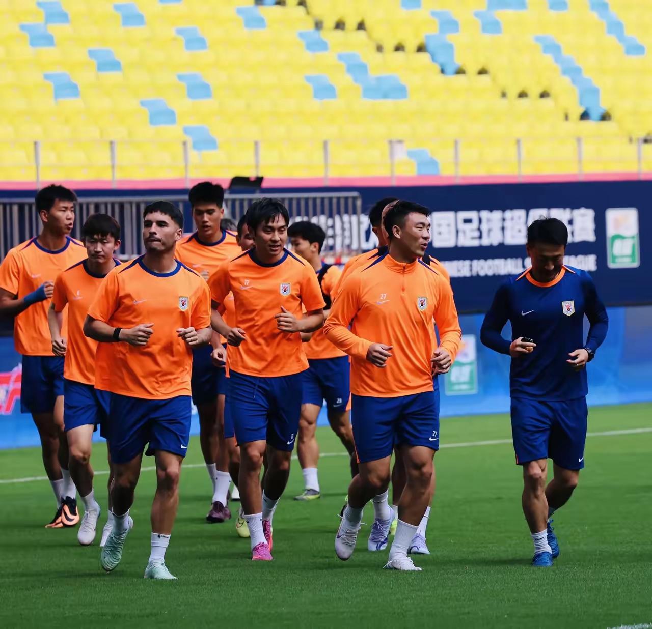 爱游戏体育-赛地聚焦——全明星赛赛前热度飙升，山东泰山遗憾出局，压力陡增，高层口径保持一致(2024赛季山东泰山球衣)