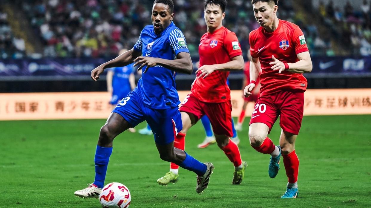 爱游戏体育-国际比赛日体能课后，上海申花刷新队史纪录备战欧篮联，悬念犹存，身体对抗强度拉满的简单介绍